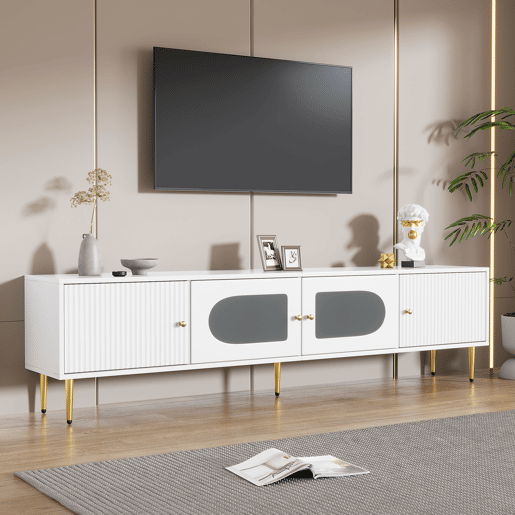 Móvel de TV 170 cm - Corpo branco com pés e puxadores dourados, 2 portas com ranhuras verticais e 2 com vidro curvo - Branco
