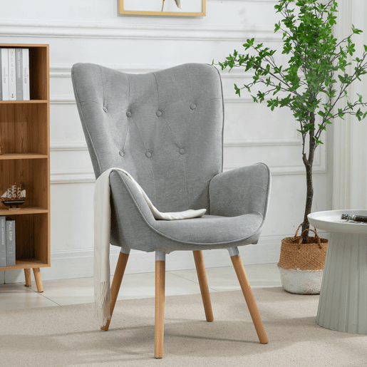 Poltrona Relax Estofada Cinza com Pés de Madeira Natural, Design Escandinavo com Encosto Alto e Assento Acolchoado, Perfeita para Sala de Estar, Quarto ou Cantinho de Leitura Sofisticado