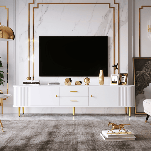 Móvel de TV 160 cm - Com gavetas, cantos arredondados, design ondulado nas laterais, puxadores e pés dourados - Branco
