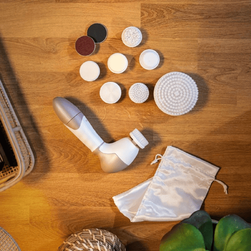 Cecotec Escova facial com 9 cabeças para o rosto, corpo e pés com rotação de 360°, design ergonómico e bolsa de viagem.