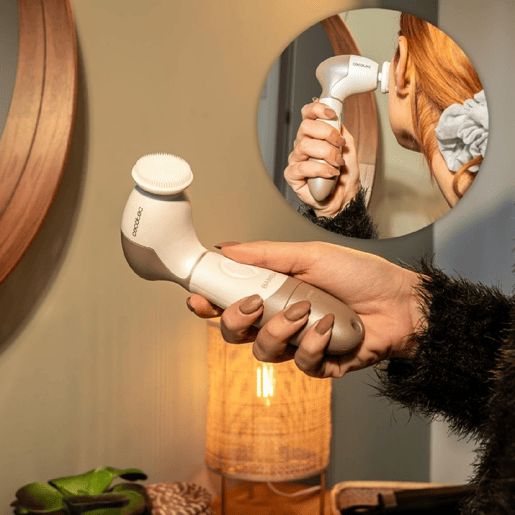 Cecotec Escova facial com 9 cabeças para o rosto, corpo e pés com rotação de 360°, design ergonómico e bolsa de viagem.