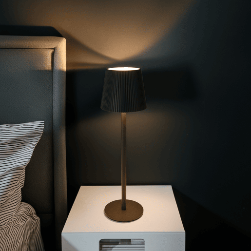 Luminária de mesa LED recarregável Well Home preta com 32 luzes brancas quentes e 4 níveis de brilho Ø36,2x10,5cm