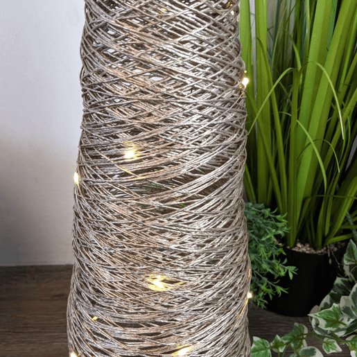 Árvore em formato de cone Well Home com 40 luzes LED brancas quentes 76,5x20x20cm