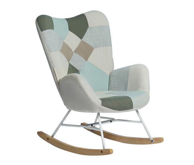 Sillón mecedora tapizado en tela patchwork de colores suaves con patas curvas de madera y estructura metálica blanca estilo escandinavo ideal para