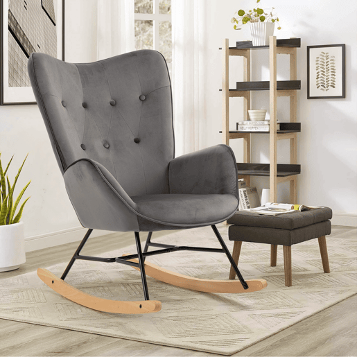 Poltrona De Balanço Moderna Estofada Em Veludo Cinza Escuro Com Estrutura Metálica Preta E Pés Curvos Em Madeira De Faia, Assento Acolchoado Ergonômico E Encosto Alto Ideal Para Sala De Estar Ou Quarto