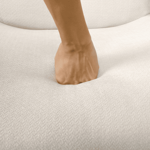 Cadeira De Relax Giratória Estofada Em Tecido Chenille Cor Bege Com Encosto Alto Ergonómico Assento Acolchoado Altura Regulável 89-95 Cm Base Metálica Estável Estilo Moderno Ideal Para Sala Quarto Escritório