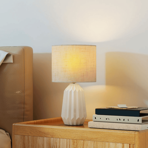 HOMCOM Candeeiro de Mesa com Base de Cerâmica e Ecrã de Linho Candeeiro de Mesa de Cabeceira Estilo Retro com Interruptor para Quarto Sala E27 40W Ø22x39 cm Branco e Bege