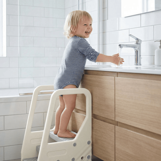 AIYAPLAY Banco Infantil Ajustável de 2 a 3 Degraus Torre de Aprendizagem Escada para Crianças de 2-5 Anos Superfície Antiderrapante para Casa de Banho Cozinha Quarto 43x42x65,5 cm Cinzento