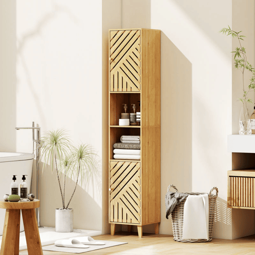 HOMCOM Armário de Casa de Banho Alto, Coluna Estreita 32x30x170 cm com Portas e Pés de Bambu, Prateleiras Ajustáveis e Compartimento Aberto Natural