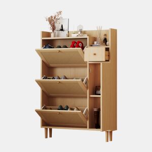 Sapateira Estilo Natural com Três Compartimentos Basculantes, Uma Gaveta e Uma Porta em Rattan Ventilado, Pés de Madeira Maciça. Design Escandinavo Elegante e Funcional, Ideal para Entrada, Quarto ou Corredor com Grande Capacidade.