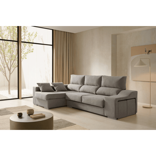 Sofá Amatista Plus 265 cinza com chaise à esquerda, pufes e espaço para armazenamento.