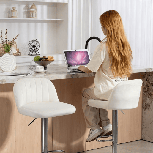 HOMCOM Conjunto de 2 Bancos de Bar Estofados em Pelúcia Bancos Altos de Sala de Jantar com Altura Ajustável Assento Giratório e Apoio para os Pés Carga Máxima 120kg 43x45x81-101cm Creme
