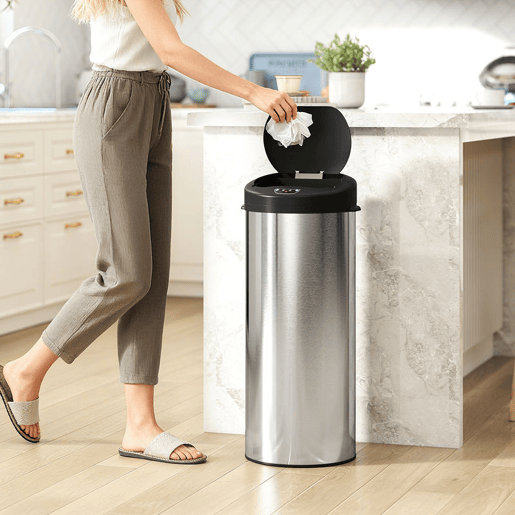 HOMCOM Balde de Lixo de Cozinha Automático 55 L Balde de Cozinha em Aço Inoxidável com Sensor Infravermelho Fechamento Suave e Anel Antidigitais para Quarto Escritório e Casa 32x30x78,5 cm Prateado