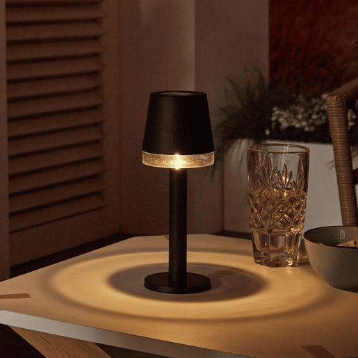 Luminária de mesa solar Well Home com luzes LED branco quente na cor preta, Ø8x21cm