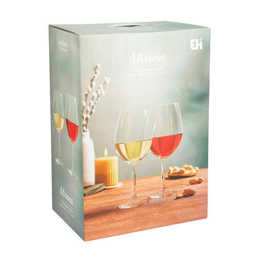 Conjunto de 12 taças de vinho de tamanhos diferentes.