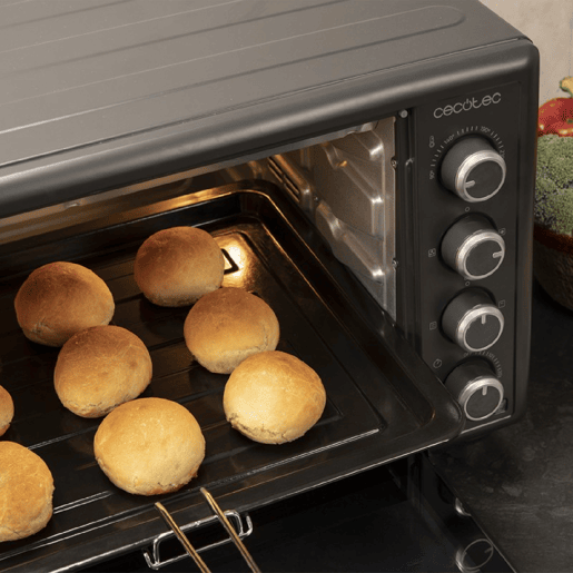 Cecotec Forno de convecção de 60 litros de capacidade, espeto giratório e 2200 W de potência. Cecotec Forno de convecção de 60 litros de capacidade, espeto giratório e 2200 W de potência.