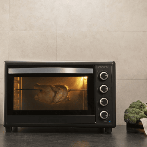 Cecotec Forno de convecção de 60 litros de capacidade, espeto giratório e 2200 W de potência. Cecotec Forno de convecção de 60 litros de capacidade, espeto giratório e 2200 W de potência.