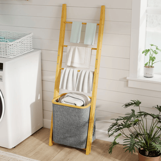 HOMCOM Estante para Casa de Banho de Bambu Toalheiro de Pé com 3 Barras e Cesto para Roupa Suja Removível de 48 L para Quarto Lavandaria 43x35x133 cm Cinzento