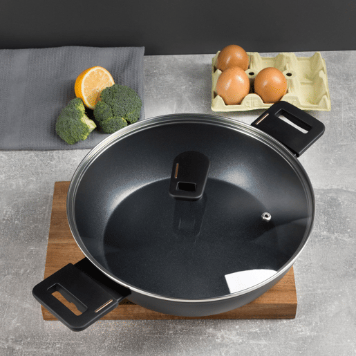 Caçarola baixa Bergner Copper Ø28cm 4,2L com tampa em alumínio forjado, preta