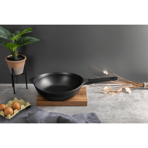 Conjunto de Grelha Bergner em Alumínio Fundido 28x28cm e Wok Ø30cm + Conjunto de 3 Facas de Cozinha em Aço Inoxidável Conjunto de Grelha Bergner em Alumínio Fundido 28x28cm e Wok Ø30cm + Conjunto de 3 Facas de Cozinha em Aço Inoxidável