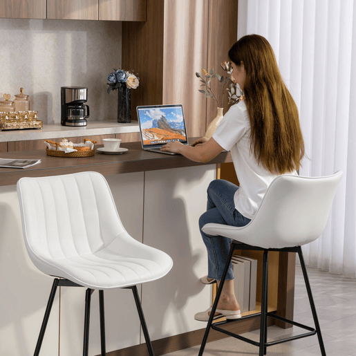 HOMCOM Conjunto de 2 Bancos de Bar Giratórios Bancos Altos de Cozinha com Encosto Curvado e Apoio para os Pés Estofados em PU Estrutura de Aço Cadeiras Altas de Cozinha para Sala de Jantar 47x54,5x97,5 cm Branco