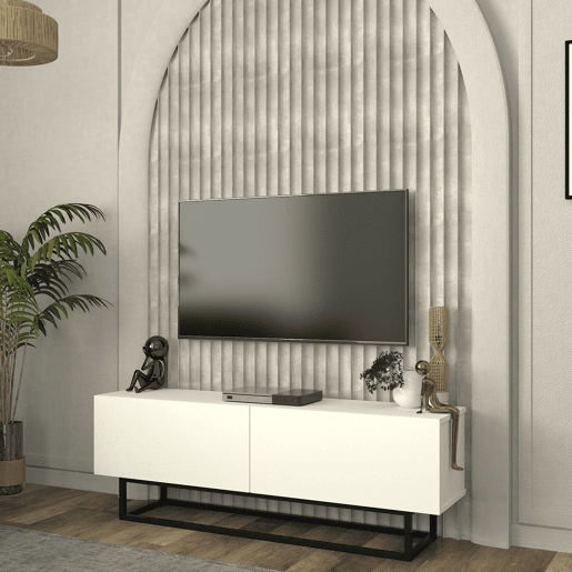 Mesa baixa para TV Nolven com 2 portas moldura curta 135x32x47 cm branco en.casa