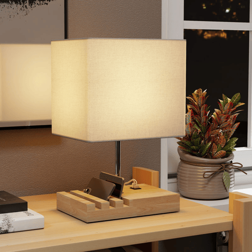 HOMCOM Candeeiro de Mesa com Portas USB-AC Três Ranhuras para Telemóveis Candeeiro de Mesa de Cabeceira Moderno com Base de Madeira e Ecrã de Tecido para Quarto Sala de Estar E27 40W 25x20x40,5 cm Branco