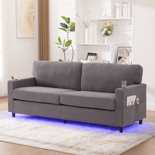Sofá Chenille 2 lugares - USB-C, LED ambiente, porta-copos, bolsos - Cinza claro