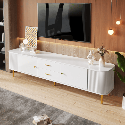 Móvel de TV 160 cm - Com gavetas, cantos arredondados, design ondulado nas laterais, puxadores e pés dourados - Branco