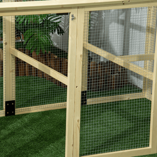 PawHut Galinheiro para Exterior 140x88,5x106 cm Galinheiro para 1-3 Galinhas com 3 Poleiros Estrutura de Madeira e 2 Portas com Fechadura para Pátio Madeira Clara