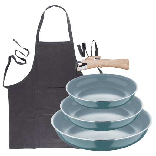 Frigideiras Click&Cook de Ø18Ø20Ø24cm com sistema de indução e avental cinza.