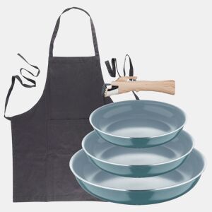 Frigideiras Click&Cook de Ø18Ø20Ø24cm com sistema de indução e avental cinza.