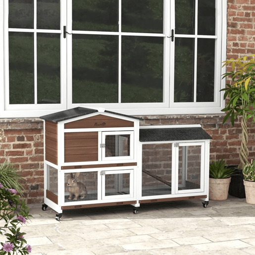 PawHut Casota para Coelhos de Madeira com Rodas 157,4x53x99,5 cm Gaiola Grande com Telhado Asfáltico, Tabuleiros Removíveis e Rampa para Exterior e Interior Castanho