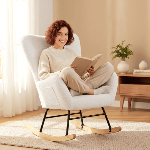 HOMCOM Poltrona Baloiço em Borrego Sintético Poltrona para Amamentação com Encosto Acolchoado Almofada e Base de Madeira de Borracha Suporta 120 kg 67x82x100 cm Creme