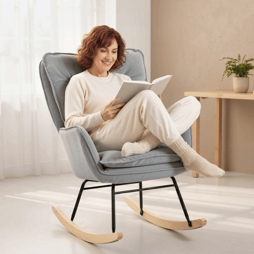 HOMCOM Poltrona Baloiço Estofada em Chenilla Cadeira Baloiço com Pés de Madeira de Faia e Apoio para os Braços para Lactância Carga 120 kg para Dormitório Sala de Estar 71x98,5x97 cm Cinzento claro