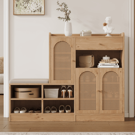 Sapateira com banco 142x35x110 cm - 3 portas de rattan, 1 gaveta, assento almofadado - Natural Sapateira com banco 142x35x110 cm - 3 portas de rattan, 1 gaveta, assento almofadado - Natural