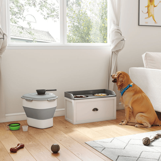 PawHut Conjunto de 1 Comedouro Elevado para Cães Grandes com 2 Tigelas de 2000ml de Aço Inoxidável e 1 Recipiente de Comida Dobrável 25L com Rodas Copo Medidor Branco e Cinza