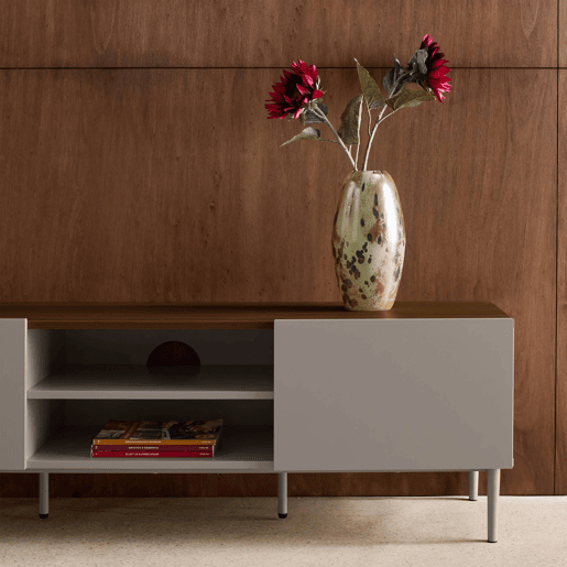 Móvel de TV em metal e decoração em madeira com 2 portas, 140cm Cinza - 140x40x44 cm
