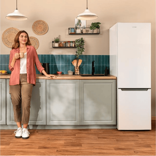 Cecotec FrigorÃfico combi estático branco com e capacidade de 262 l, classe E. Cecotec FrigorÃfico combi estático branco com e capacidade de 262 l, classe E.