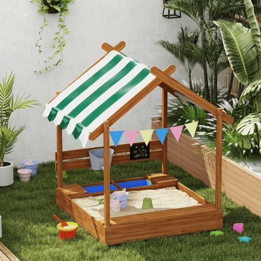 Outsunny Caixa de Areia para Crianças de Madeira em Forma de Casa com 2 Assentos Toldo 6 Bandeirolas 2 Bandejas Removíveis Torneira e Quadro para Jardim 124x116x146 cm Madeira