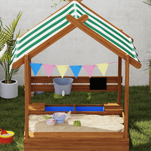 Outsunny Caixa de Areia para Crianças de Madeira em Forma de Casa com 2 Assentos Toldo 6 Bandeirolas 2 Bandejas Removíveis Torneira e Quadro para Jardim 124x116x146 cm Madeira
