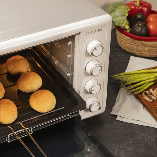 Cecotec Forno de convecção de 60 litros de capacidade, espeto giratório e 2200 W de potência. Cecotec Forno de convecção de 60 litros de capacidade, espeto giratório e 2200 W de potência.