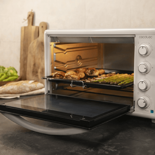 Cecotec Forno de convecção de 60 litros de capacidade, espeto giratório e 2200 W de potência. Cecotec Forno de convecção de 60 litros de capacidade, espeto giratório e 2200 W de potência.