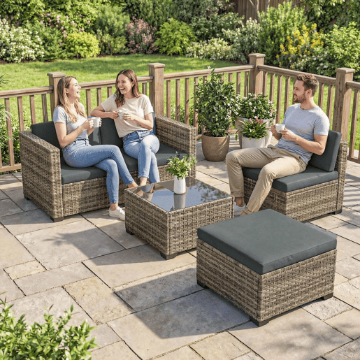 Outsunny Conjunto de Jardim em Vime de 5 Peças Conjunto para Terraço Resistente Móveis de Jardim Exterior Inclui Almofadas 2 Poltronas de Canto Poltrona sem Braços Apoia-Pés e Mesa de Centro Cinza Escuro