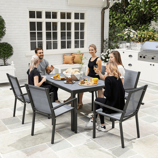 Outsunny Conjunto de Mesa e Cadeiras de Jardim 7 Peças, Mobiliário de Exterior com 6 Cadeiras Empilháveis, Mesa com Tampo de Madeira Plástica e Estrutura de Aço, para Terraço, Pátio, Caqui e Castanho