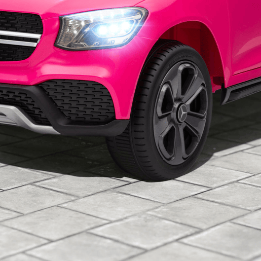 AIYAPLAY Carro Elétrico para Crianças Mercedes-Benz GLC, Coupé com Bateria 12V, Comando à Distância 2,4 G, Motor Duplo, Arranque Progressivo, Velocidade 3u20135 kmh, Uso até 80 Minutos, MP3, Buzina e Faróis LED, Idade 3-6 Anos, Cor Rosa