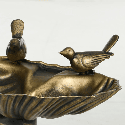 Outsunny Banho para Pássaros de Jardim ao Ar Livre Altura 81 cm Alimentador para Pássaros com Base Pedestal, Design em Concha e Acabamento Envelhecido, Leve e Resistente Bebedouro para Aves Bronze