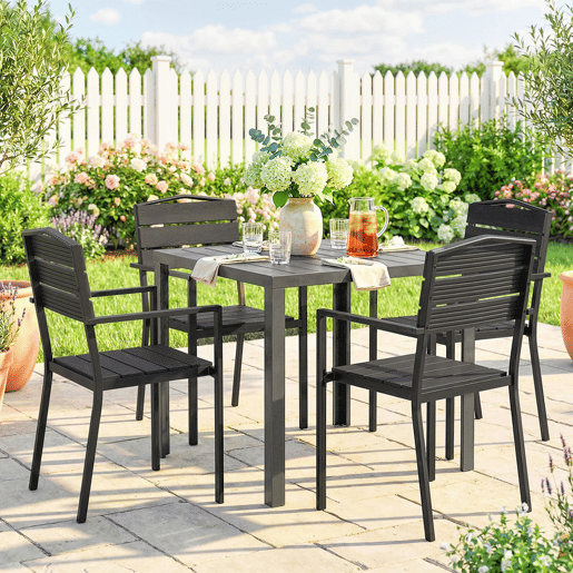 Outsunny Conjunto de 4 Cadeiras de Jardim Empilháveis para Exterior com Apoios de Braços, Encosto e Assento em HDPE com Ripas, Estrutura Metálica Resistente 52x51x90 cm Preto