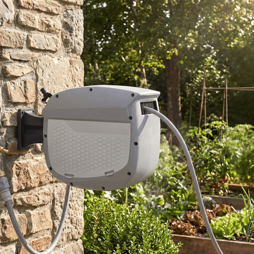 Outsunny Carretel de Mangueira para Jardim 10+1 m com Bico de 2 Modos Carretel de Mangueira de Jardim de Parede com Bloqueio Automático e Retracção Controlada Suporte Orientável 180° Cinza