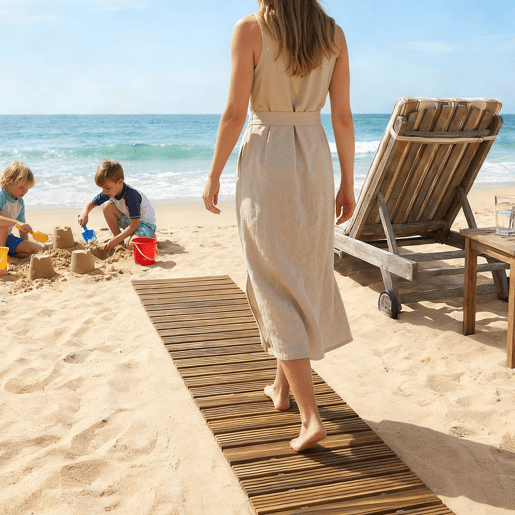 Outsunny Caminho de Ripas de Madeira 120x38 cm Enrolável para Exteriores Resistente às Intempéries, Decoração de Jardim para Praia, Casamento e Festa - Acabamento Carbonizado